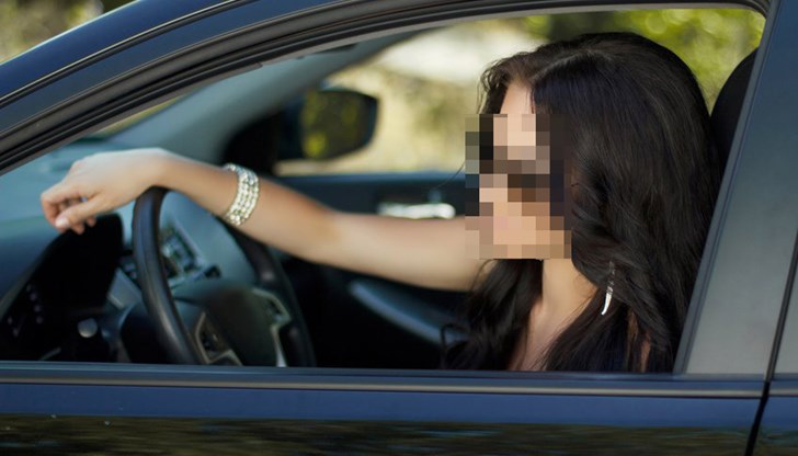 Младата жена карала БМВ с номера от друг автомобил