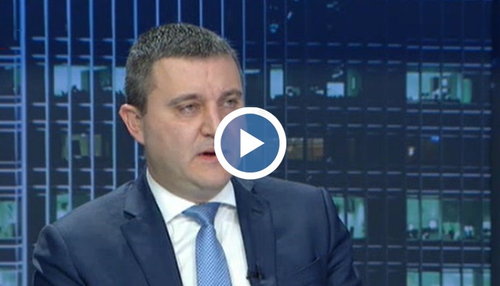 Натоварването на президента с изпълнителна власт е изкушение, което Радев не можа да преодолее