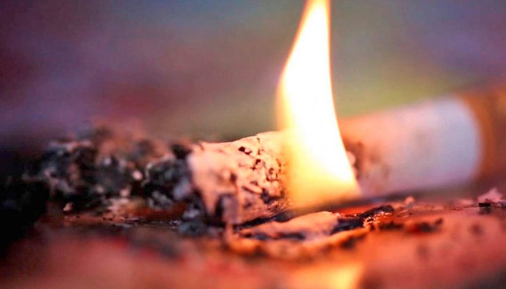 На място е бил изпратен и екип на „Спешна помощ“, тъй като жената е била леко обгазена от дима На място е бил изпратен и екип на „Спешна помощ“, тъй като жената е била леко обгазена от дима