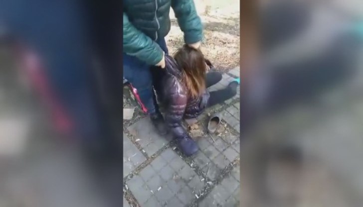 Друго момче е снимало с мобилен телефон Друго момче е снимало с мобилен телефон