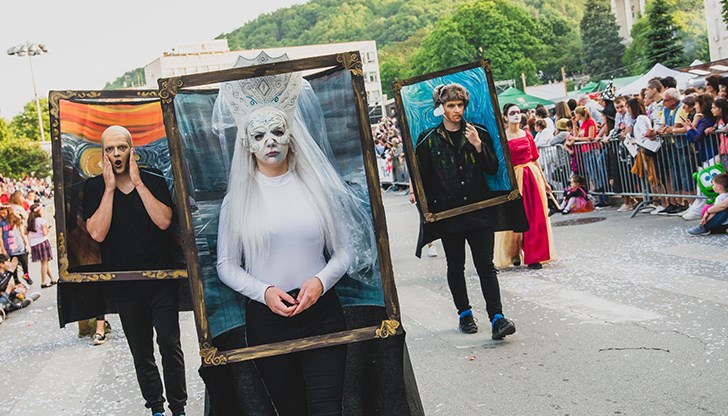 Карнавалът в Габрово със собствена пощенска марка