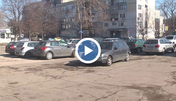 На площ от около 300 кв.м. ще бъдат обособени шест магазина и ще се оформи пространство за разполагане на 8 търговски маси.