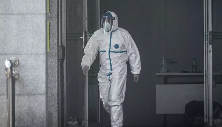 304 са вече починалите в Китай от коронавируса. Потвърдени са 2590 нови случая на заразени, с което броят им нараства до 14 380