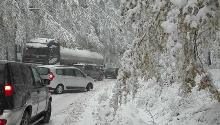 Пристанищата Варна и Бургас са блокирани от силния вятър Пристанищата Варна и Бургас са блокирани от силния вятър