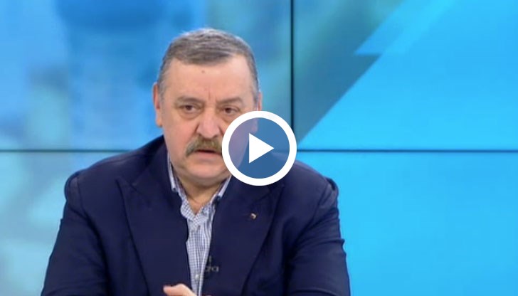 Младите не боледуват тежко, но пък разпространяват вируса. По-възрастните хора боледуват тежко, обясни експертът