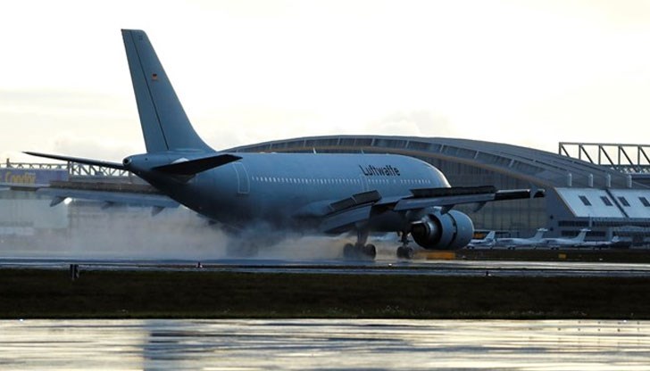 Сънародникът ни ще бъде прегледан в спортна зала на летището, пригодена за случая Сънародникът ни ще бъде прегледан в спортна зала на летището, пригодена за случая