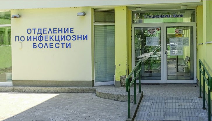 Тя е настанена в Инфекциозното отделение на УМБАЛ „Канев“