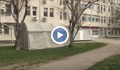 Разпънаха военна палатка пред болница "Медика"
