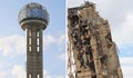Срутиха напълно наклонената кула в Далас