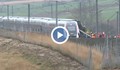 Високоскоростен влак дерайлира във Франция