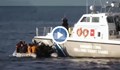 Гръцката брегова охрана опитва да спука лодка с мигранти