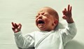 Оставянето на бебетата да се наплачат им действа благоприятно