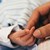 Заразена с коронавирус жена роди здраво бебе в Атина