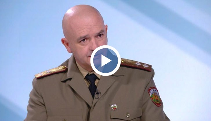 Жената отговаря на профила на всички починали по света пациенти от коронавирус, добави началникът на Националния кризисен щаб