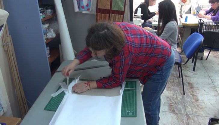 Продават се по 60 ст., като материалът, от който се изработват е по-плътен от обичайното Продават се по 60 ст., като материалът, от който се изработват е по-плътен от обичайното