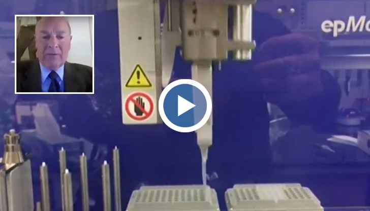 Това лекарство работи като прекратява репликацията на вируса, но също и блокира имунния отговор