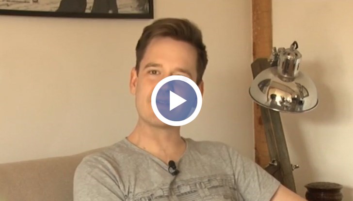 Ерик прави подкаст, в който разказва за България