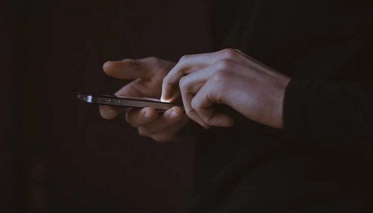 Започнали са да звънят на стари хора, за да ги карят да напуснат домовете си, понеже ще "дезинфекцират" Започнали са да звънят на стари хора, за да ги карят да напуснат домовете си, понеже ще "дезинфекцират"