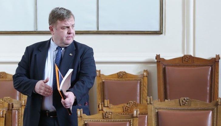 Това стана след предложение на депутатите Десислав Чуколов, Павел Шопов и проф. Станилов