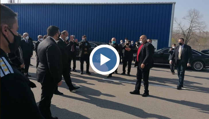 Той увери премиерът, че камионите ще преминават границата