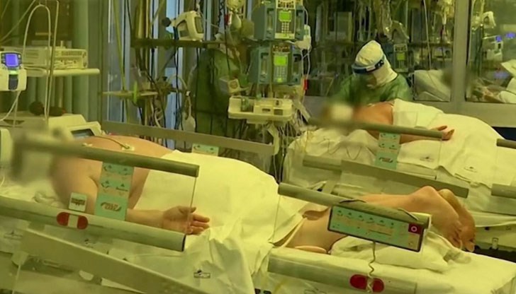 Според "Политико" болниците изнемогват за легла, персонал и апаратура