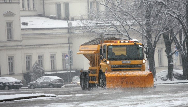 Около 10 сантиметра е снежната покривка в София. Най-обилни са валежите в Банкя, Панчарево и на Витоша
