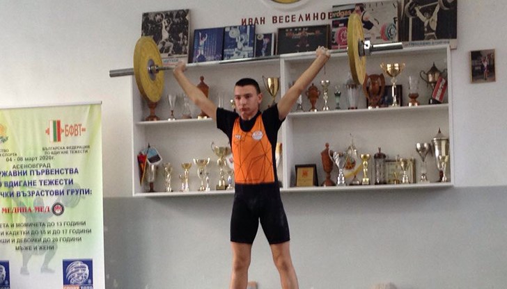 Две отборни титли и осем медала. Това е равносметката за възпитаниците на Тежкоатлетически спортен клуб – Русе след първите два дни на  Държавното отборно първенство, което се провежда в Асеновград