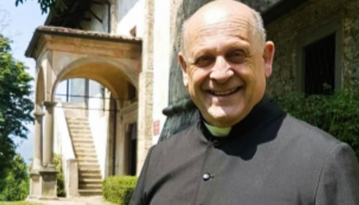 Отец Джузепе Берардели е отстъпил респираторът, който енориашите му са закупили за него