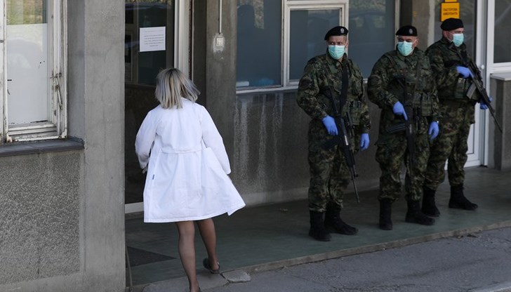 Медицинските служители и войниците, които са участвали в инцидента, ще бъдат тествани за коронавирус