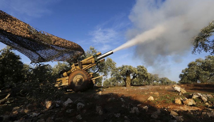 Пилотите на двата самолета успешно са катапултирали и не са пострадали