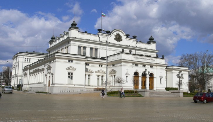 Парламентът излезе в кратка почивка Парламентът излезе в кратка почивка