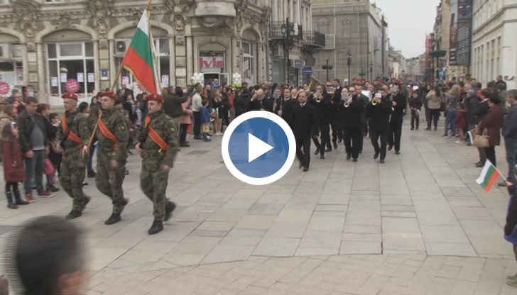 За първи път бе организиран парад на специализирана техника с участието на военните, пожарната и полицията