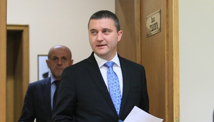 Не може да има мораториум върху кредитите, обяви финансовият министър