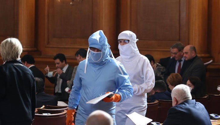 Два пъти излизаха в почивка, а са още на заглавието на закона Два пъти излизаха в почивка, а са още на заглавието на закона