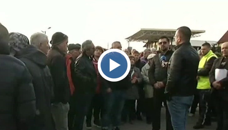 Жители на плевенски села излязоха на протест срещу тол системата