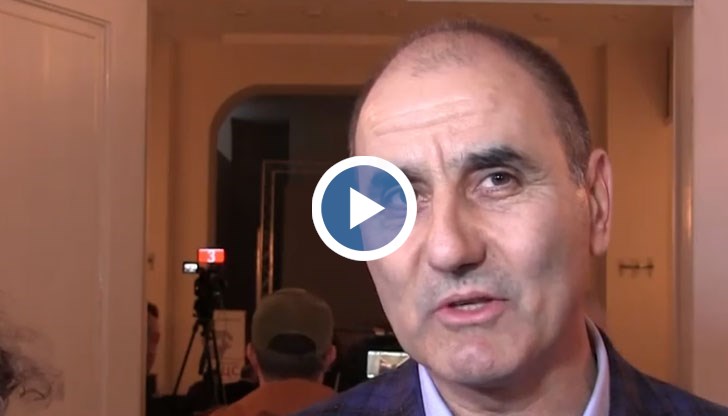 Чакал да дойде "необходимия момент" да направи, каквото ще прави ...