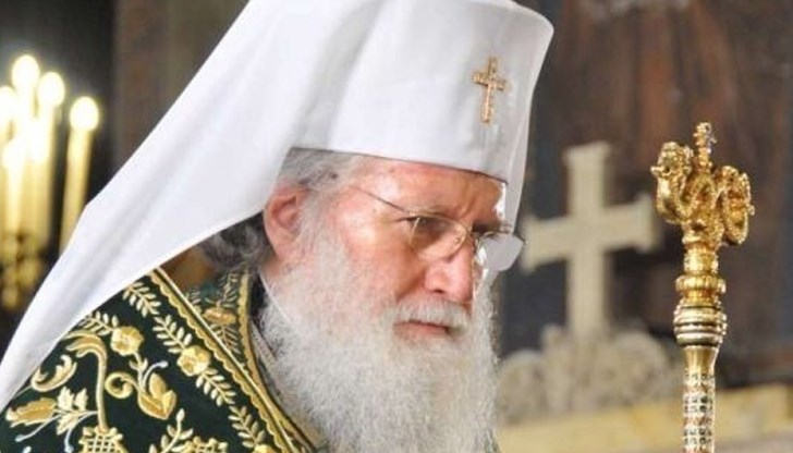От Светия Синод призоваха миряните да останат по домовете си и да вземат дейно участие в молитвата на патриарха