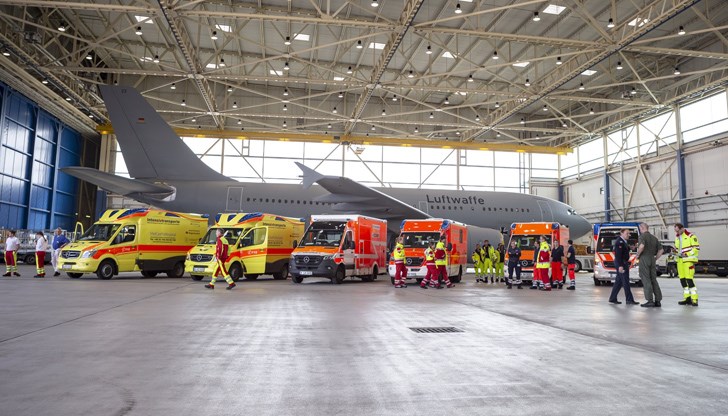 Самолет на германските военновъздушни сили транспортира от Бергамо шест пациенти с тежки усложнения до Кьолн Самолет на германските военновъздушни сили транспортира от Бергамо шест пациенти с тежки усложнения до Кьолн