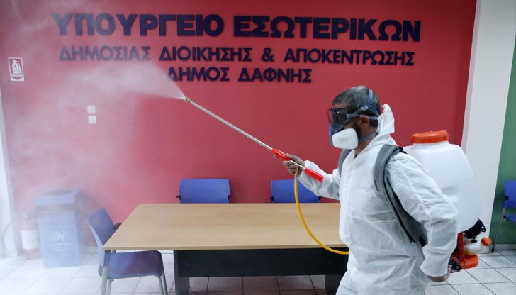 Затворени са нехранителните магазини, големите търговски центрове, музеи, кина, театри... Затворени са нехранителните магазини, големите търговски центрове, музеи, кина, театри...