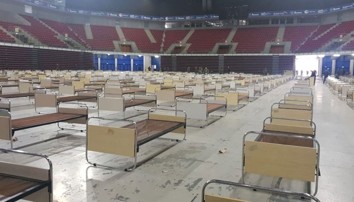 Армията има готовност за разполагане на палатки за лекуване на военно-полеви условия за още 5000 човека - става дума за тези извън държавния резерв Армията има готовност за разполагане на палатки за лекуване на военно-полеви условия за още 5000 човека - става дума за тези извън държавния резерв