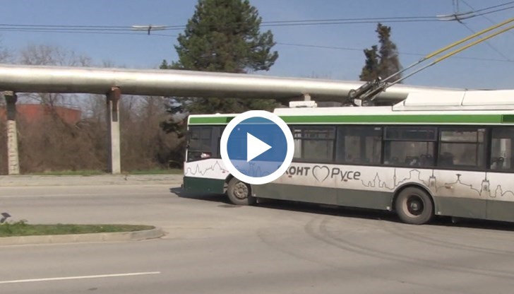 Идеята на шофьорите е да има светофар, който те да включват при нужда да извършат обратния завой