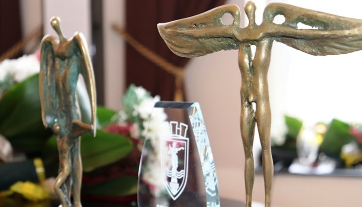 Мярката се налага съгласно забраната на национално ниво за провеждане на всякакъв вид масови мероприятия