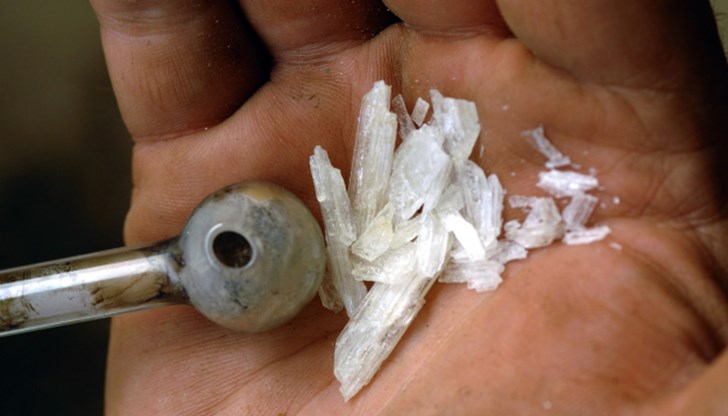 Полицаи спрели за проверка БМВ, в което имало четирима души Полицаи спрели за проверка БМВ, в което имало четирима души