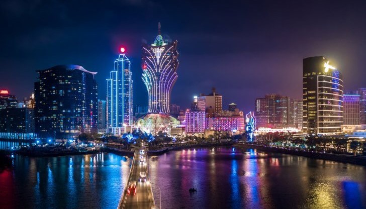 Интересно е, че хегемонът Лас Вегас, САЩ се сбогува с огромната си популярност сред комарджиите още през 2006 година