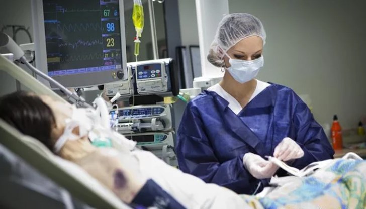 Ема е нямала предишни заболявания на белите дробове или сърцето, не е пътувала наскоро и близките й нямат понятие откъде се е заразила Ема е нямала предишни заболявания на белите дробове или сърцето, не е пътувала наскоро и близките й нямат понятие откъде се е заразила