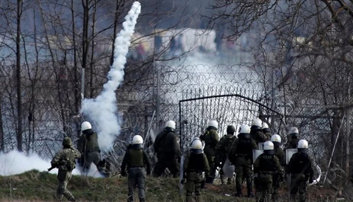През последните дни в района са били изпратени подкрепления от силите за борба с безредиците, дронове и полицейски кучета