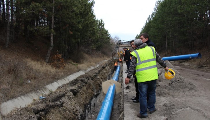 При пробното пускане на водата се е разхлабила една от връзките по съоръжението При пробното пускане на водата се е разхлабила една от връзките по съоръжението