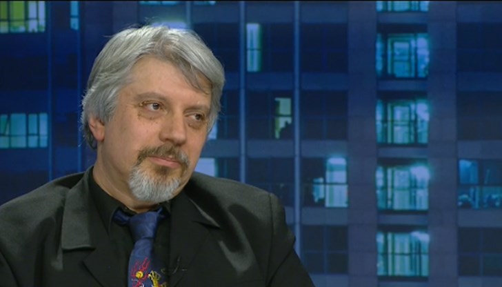 Това, което предсказваме, става с точност. Кривата на инфекцията у нас не е класическа