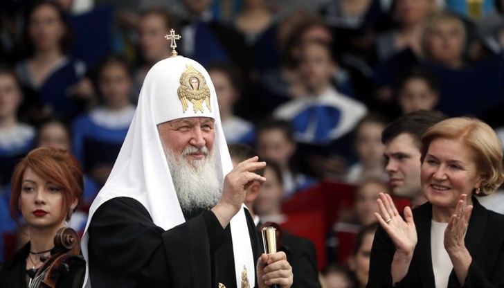 В същото време официалните санитарни власти призоваха да не се организират масови мероприятия