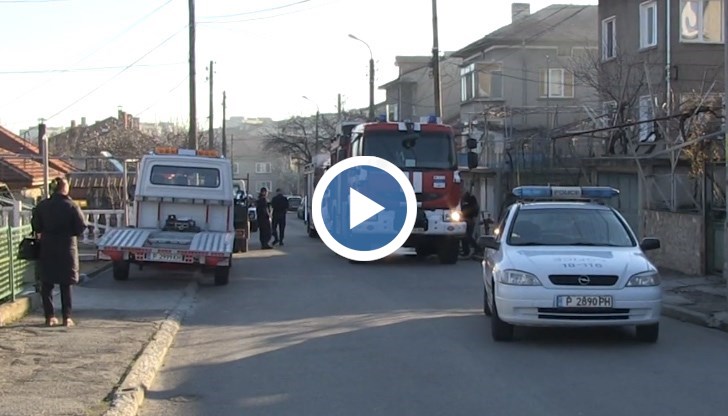 Пламъците и димът разбудиха и притесниха хората от района, които веднага са подали сигнал на тел.112